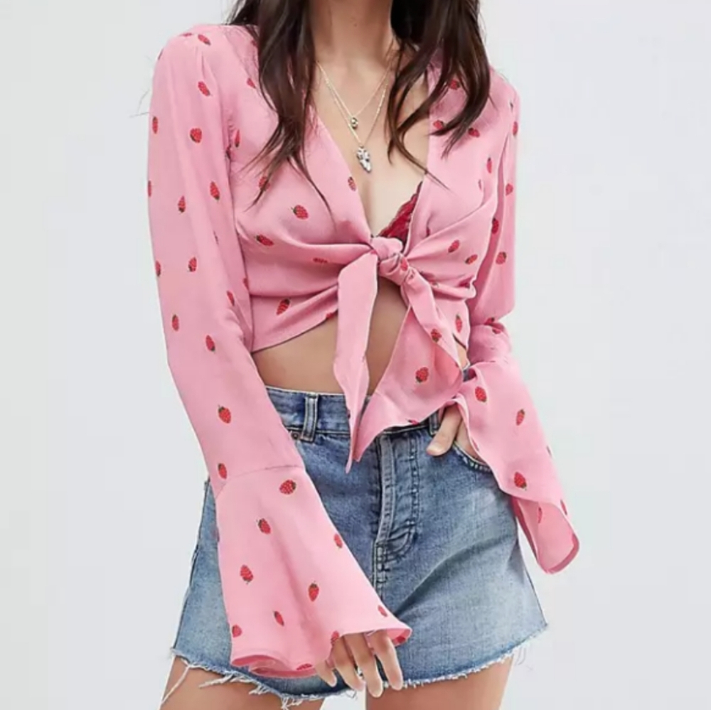 ASOS Pink w/strawberries crop top, ties at bust, flouncy sleeves NWOT